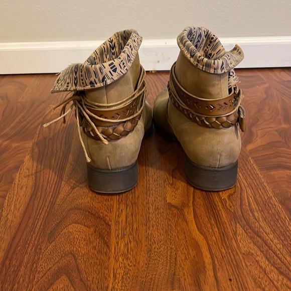 Tan, Roxy Booties - Picture 4 of 6